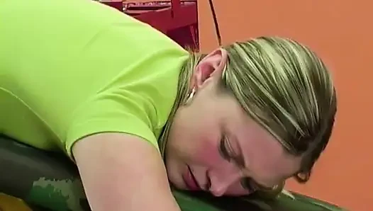 Hanka spanking-maschine - arschpeitschen