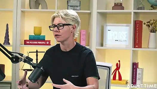 Khloe Kingsley: Сквирт на камеру и красные флаги