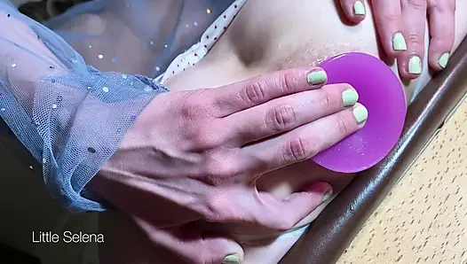 7,5 см ширины цуккини глубоко в моей заднице. Мне это очень нравится