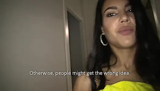 Cewek-cewek hot rambut cokelat ini lagi asik seks threesome penuh gairah