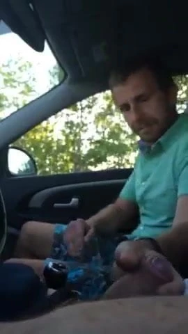 Mamando en el coche