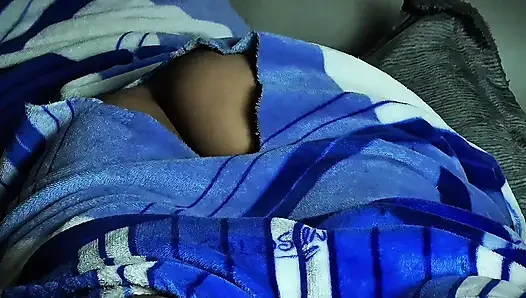 Я трахаю возбужденного сводного брата, трахни мою задницу, пожалуйста, но не говори нашим родителям