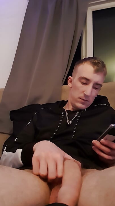 Aftrekken tijdens het kijken naar hetero porno