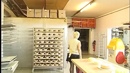Reife schlampe und junge lesfs im essenskampf