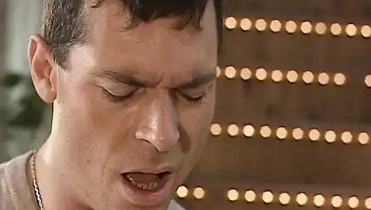 Çok ateşli Alman hizmetçiler ateşli anal üçlü seksten sonra dölle doluyor