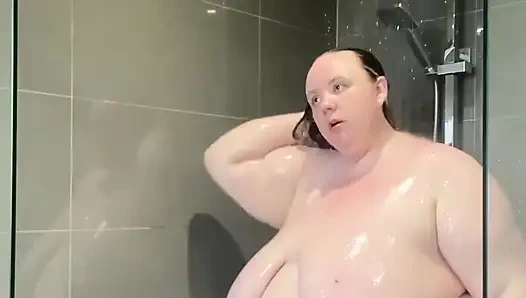 Походка в душе просто попала по-разному