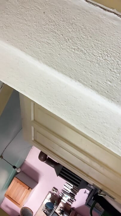 Meztelenül egyedül a házban napközben