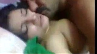 Bhabhi aur la guardia della società ke scopa ka porno indiano hindi