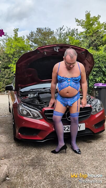 Distracție în timp ce ejaculează pe My Car