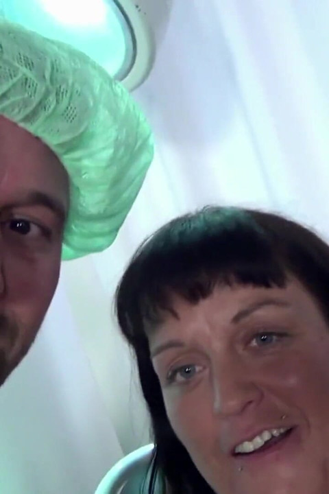 Ώριμη με μεγάλο κώλο σπάει τον κώλο της σε τρίο