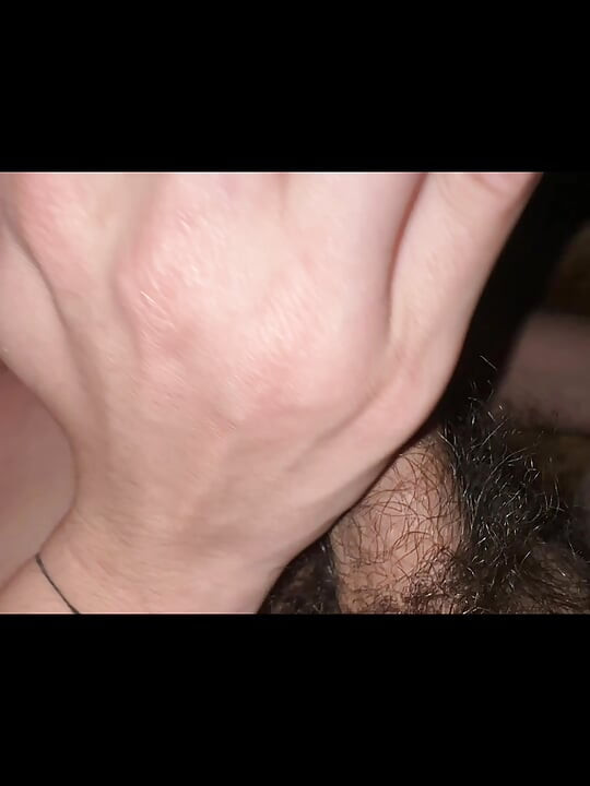 Trabajando con la novia estirando y chupando la polla de mi esposo