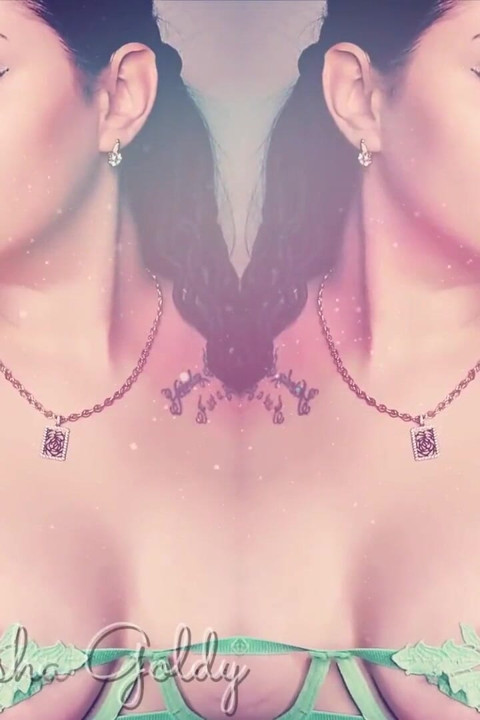 Hipnotizante contacto visual, labios y tetas y instrucciones de paja