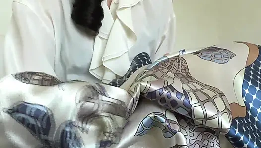 Мой новый атласный шарф заставляет тебя хотеть кончить и слабеть, шарф, инструкция по дрочке, леди Виктория Валенте