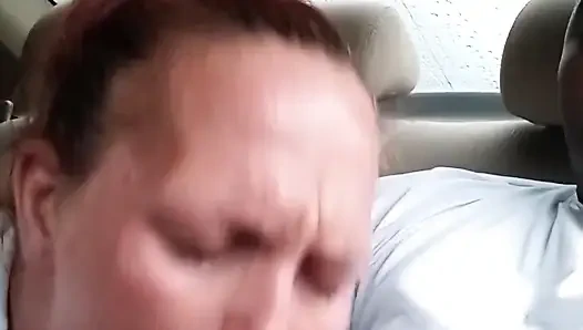 Straßennutte-blowjob im auto. Komm in mounth