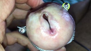 Tirando fuori un suono da 13 mm da una testa di cazzo elettro torturata