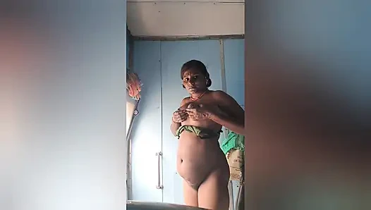Loan emi ke Badle Bhabhi ji Ne Apne boobs pila diye or Lund ka pani bhi pinliya