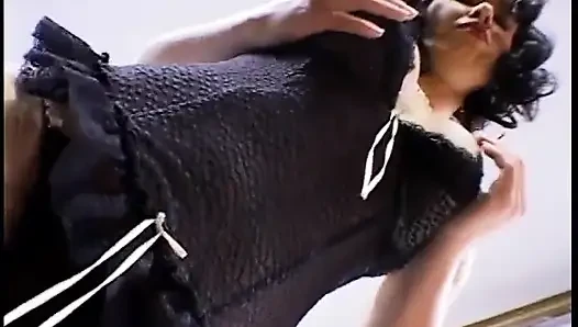 Cewek rambut cokelat di-gangbang habis-habisan sambil pakai lingerie