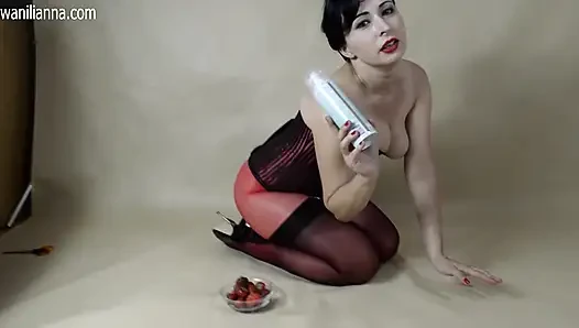 Cewek sange dengan stoking nilon seksi ini lagi asik masturbasi - video lengkap versi hd