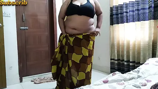 (Tamil Horny Bhabhi Saree Stripping) Indian Hot Bhabhi cheats on husband & fucked with ex Boyfriend - Huge Pussy Cum