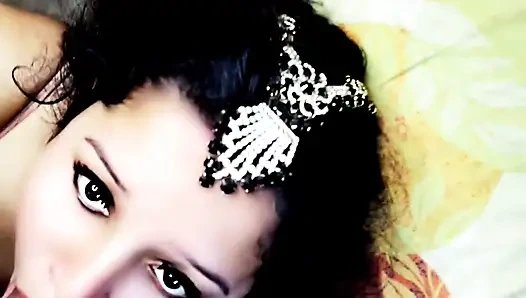 Горячая индийская девушка трахается в рот с соседским пареньком