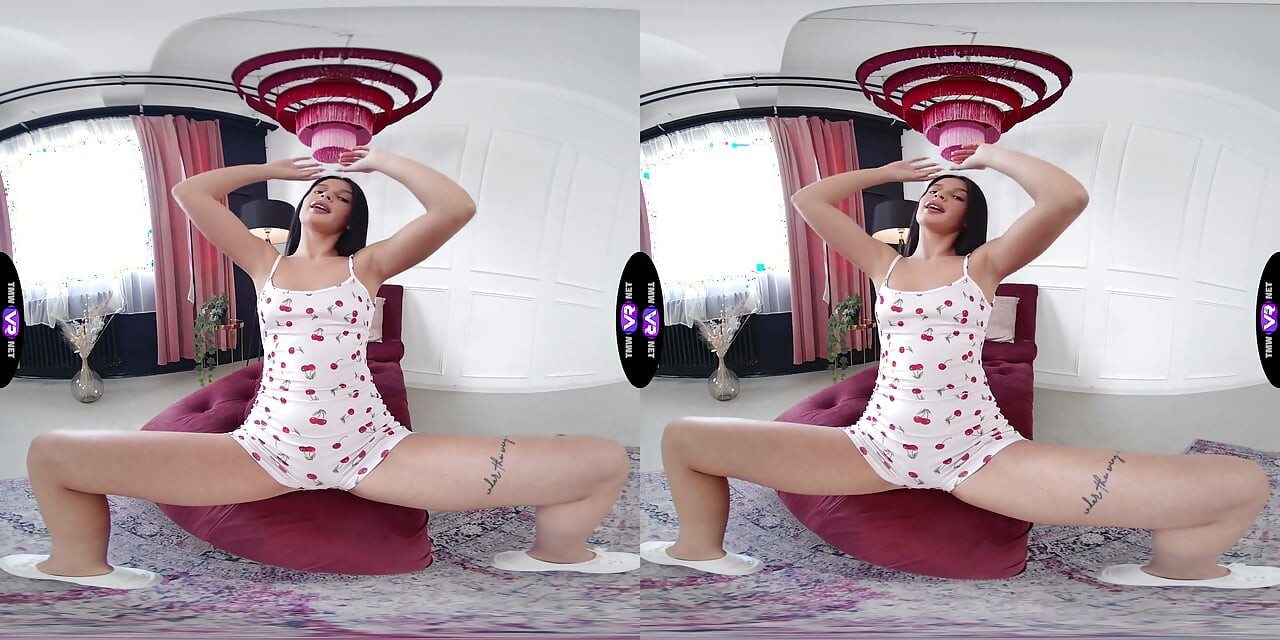 Horny Asandra Dewy Strips And Fingers Herself To Orgasm - TmwVRnet