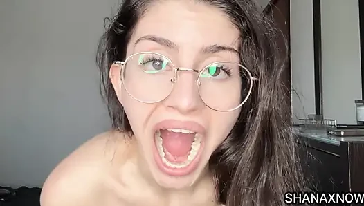 Fetish dimakan oleh dewimu sambil bugil sambil ngobrol sama kamu