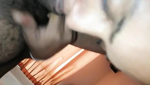 Жестко лижу ее киску