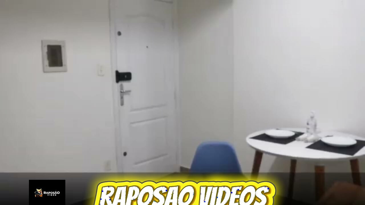 Naughty diarist sees the boss lying down and goes to his dopau company