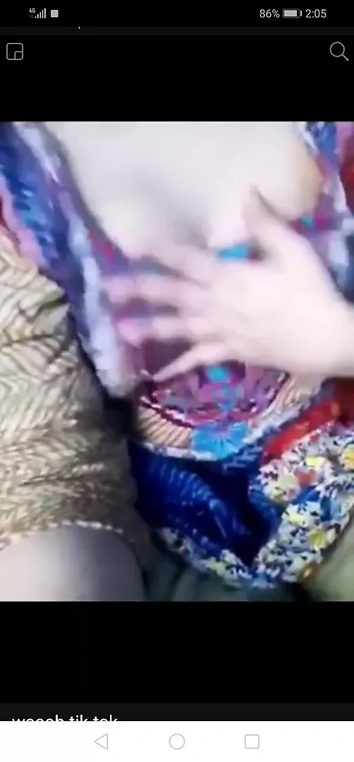 pakis frnd boobs