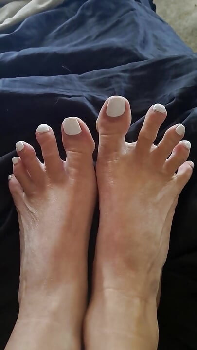 Best Edging Material for Foot Worshippers