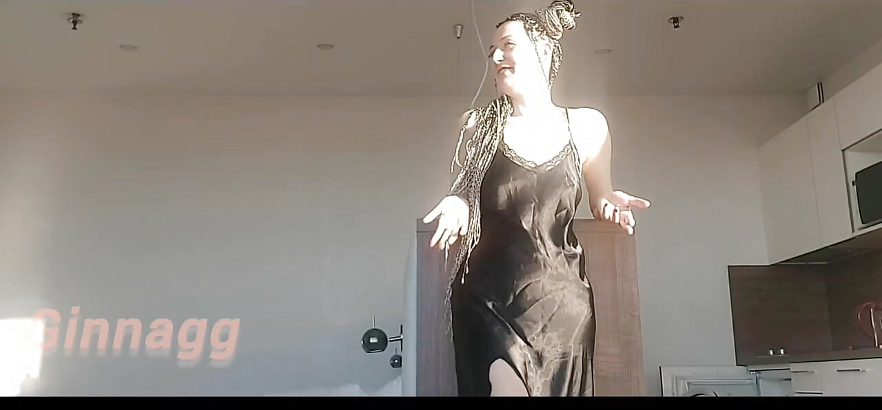 Cuerpo natural, axilas peludas, coño peludo, culo peludo, grandes labios, bonitas tetas, cachonda milf ginnagg