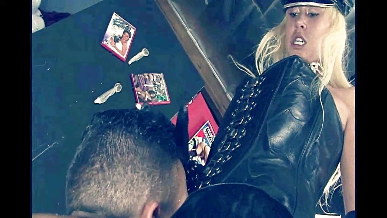 Bra slampa tar stor kuk bakifrån!