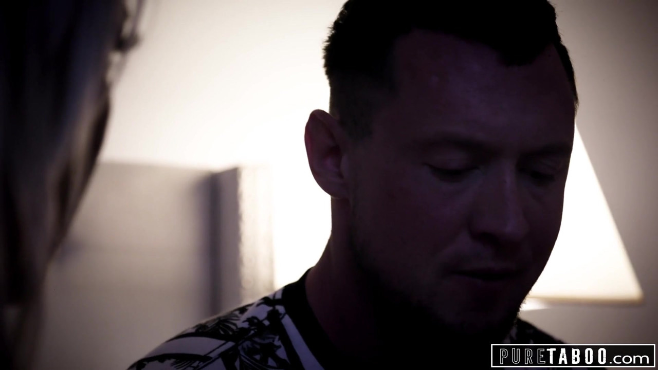 純粋なタブー、セクシートランスガールが悲しみの男をやる