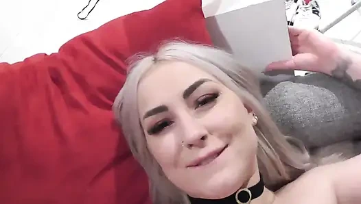 Lisi kitty ist geil, sex und kommt auf ihre titten