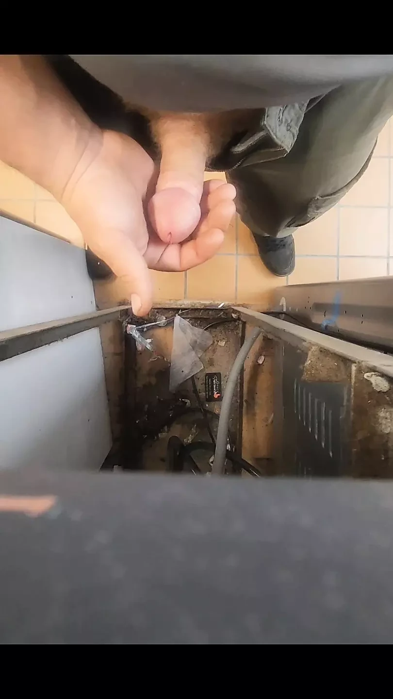 Divirtiéndose un poco en la lavandería de monedas.