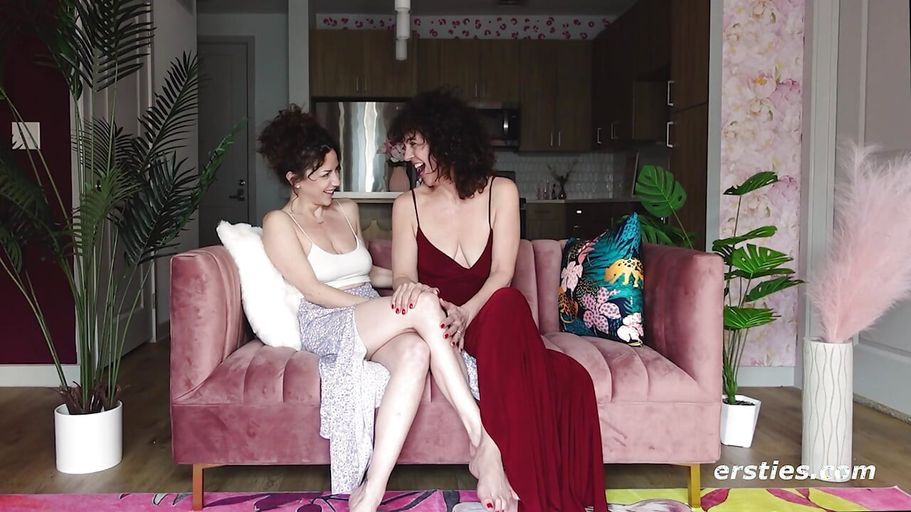 Ersties - Real Life Partners Savvvy & Simone Show Us What Hot Lesbian Love Looks Like