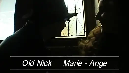 Echte amateurin zu hause: Sophie mag es, in ihrer wohnung böse zu sein