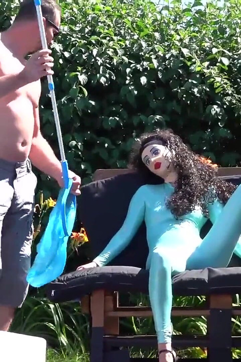 Spandex Πάρτι στην πισίνα με Sexdoll
