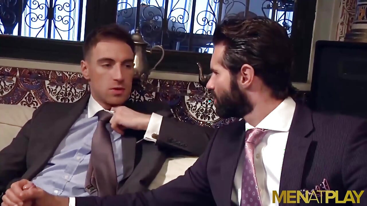 MENATPLAY - Bearded stud Dani Robles fucked by Kayden Gray