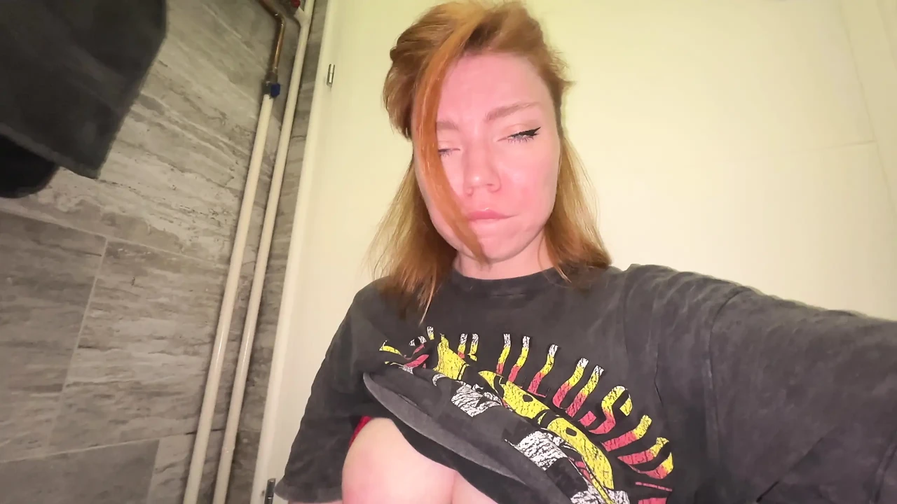 In the toilet, the beauty RISKY had an orgasm and showed a SQUIRT!