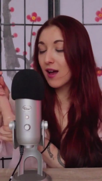 Momento icônico de "ASMR JOI Eng. subs de Trish Collins - ouça e venha para mim"