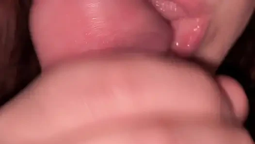 Komm in meinen mund, sanft, langsame blowjob-nahaufnahme, pulsierender schwanz