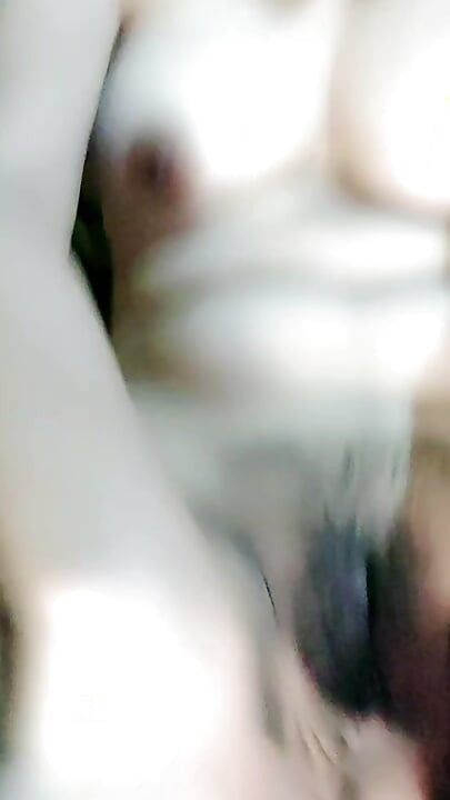 This morning I was very nervous and I did a squirt in front of the camera