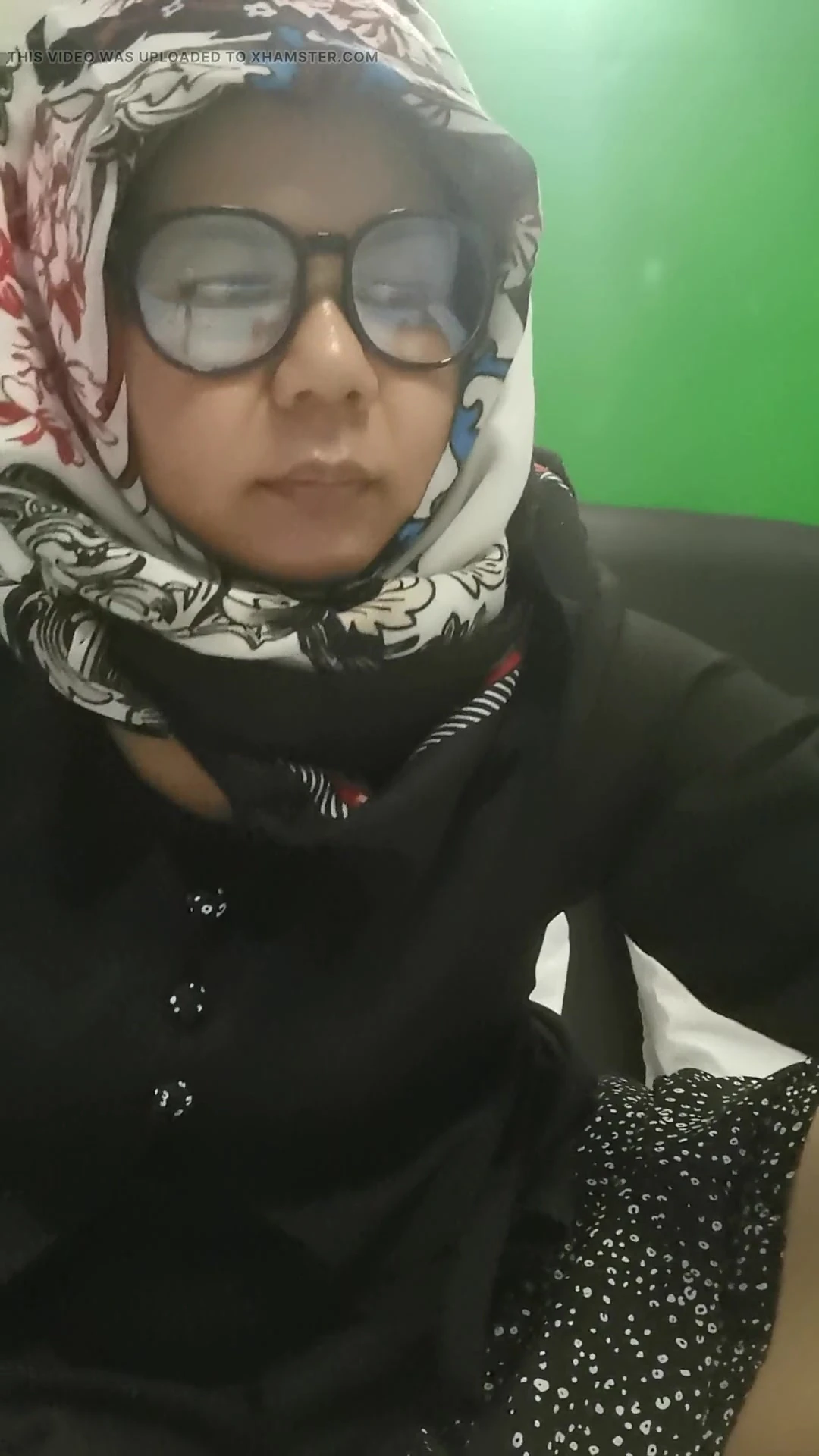 Yatağında büyük götlü kız oyna