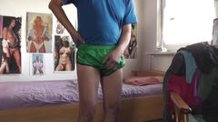 porno gucken in sexy shorts und string 2