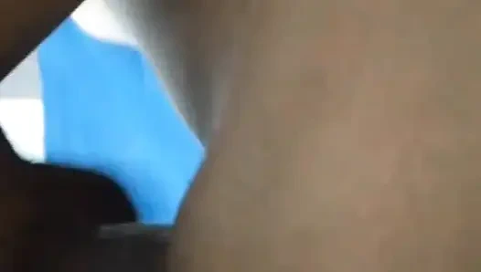 Sıkı minik amcığı sikiyor ve vücuda boşalıyor