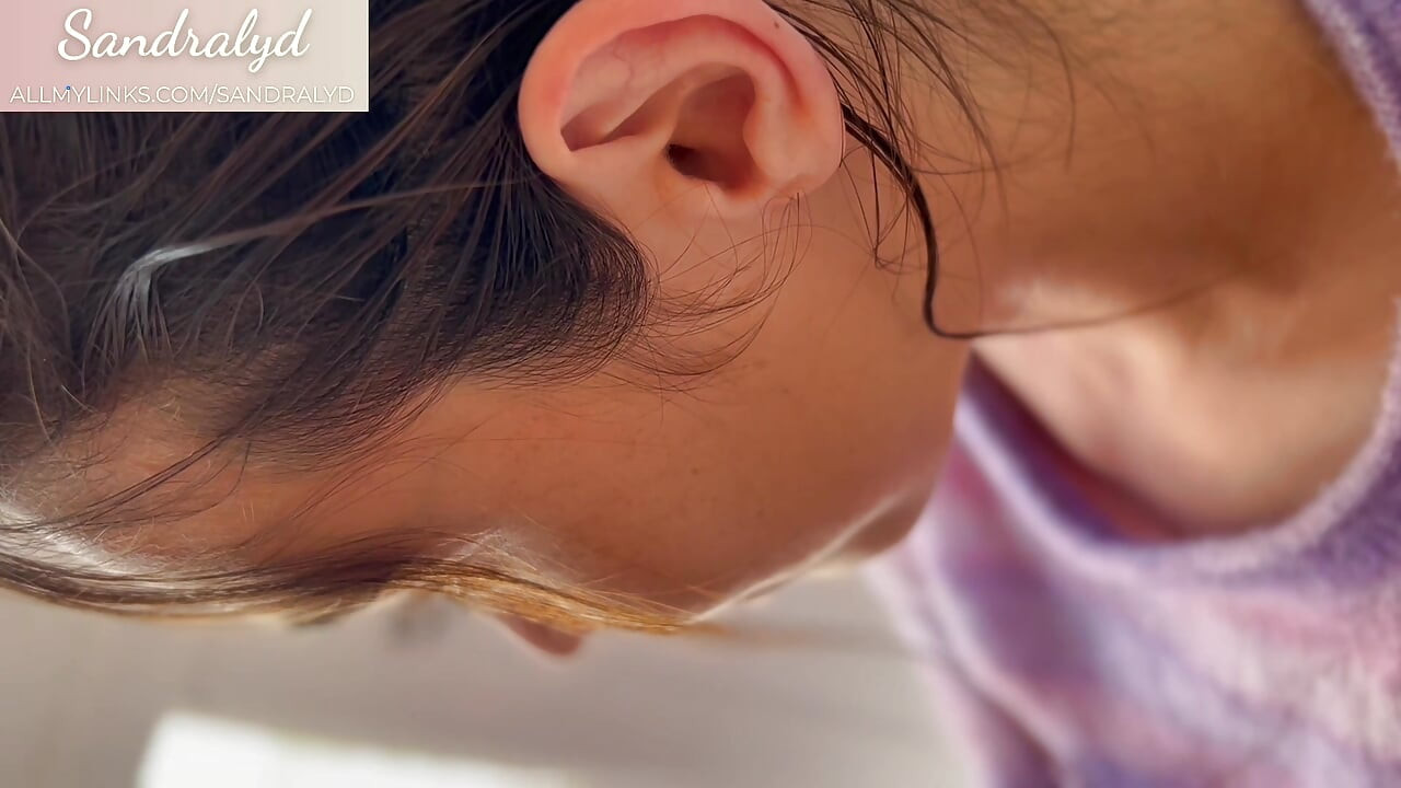 Magányos spanyol lány a hálószobájában