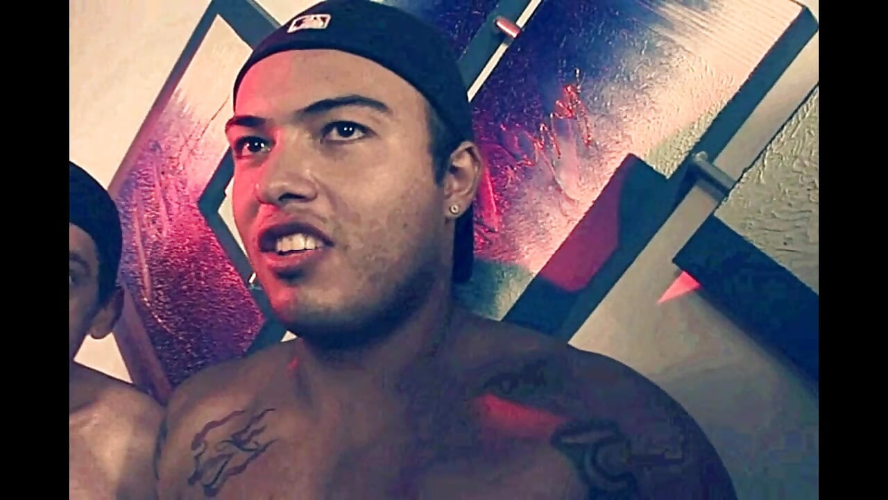 نيك جماعي لعاهرة أكبر سنا تتناك على بزازها من أزبار كبيرة