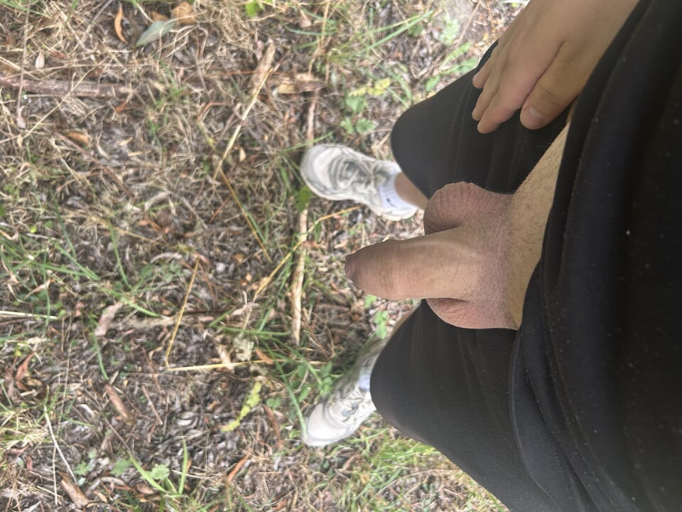 Uncut cock quikly cumshot in public
