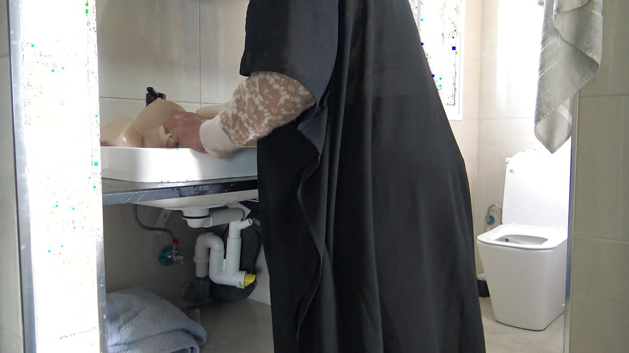 Lesbian arab milf in hijabi washing her girlfriends tight pussy